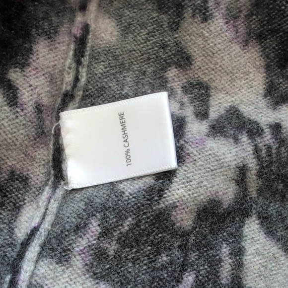 Saks Fifth Avenue Womens Small 100% Cashmere Sweater Purple V-Neck Office Dressy - Picture 8 of 8